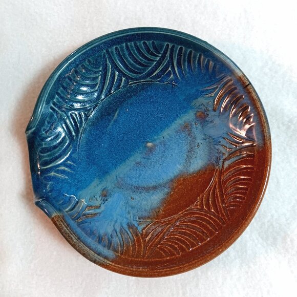 Studio Art Hand made Artisan Pottery serving dish 6.5 inches signed Please Read - Picture 2 of 4